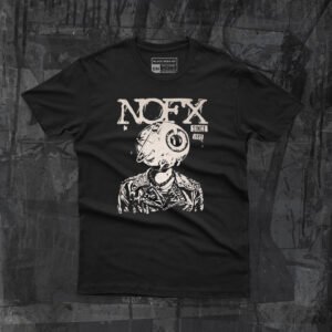 Playera negra de NOFX diseño Stickin' In My Eye Since 1983 para hombre y mujer frente. (Este es el más importante para Google; describe exactamente qué hay en la foto incluyendo la marca y el diseño).